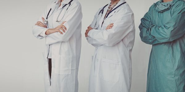 Erkek Sağlık Personeli Kıyafetleri Nasıl Olmalı?